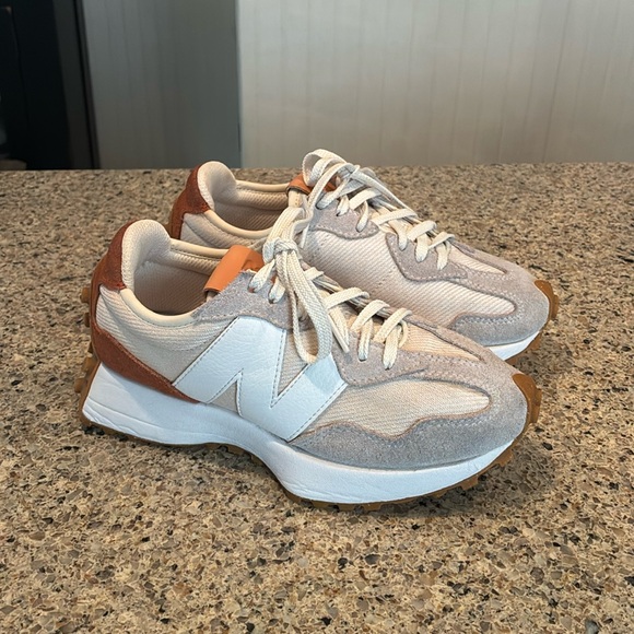Women’s 5 New Balance 327 Tan and White Athletic Shoes - Picture 1 of 11